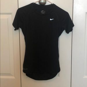 👗Nike dry fit small short sleeved top black